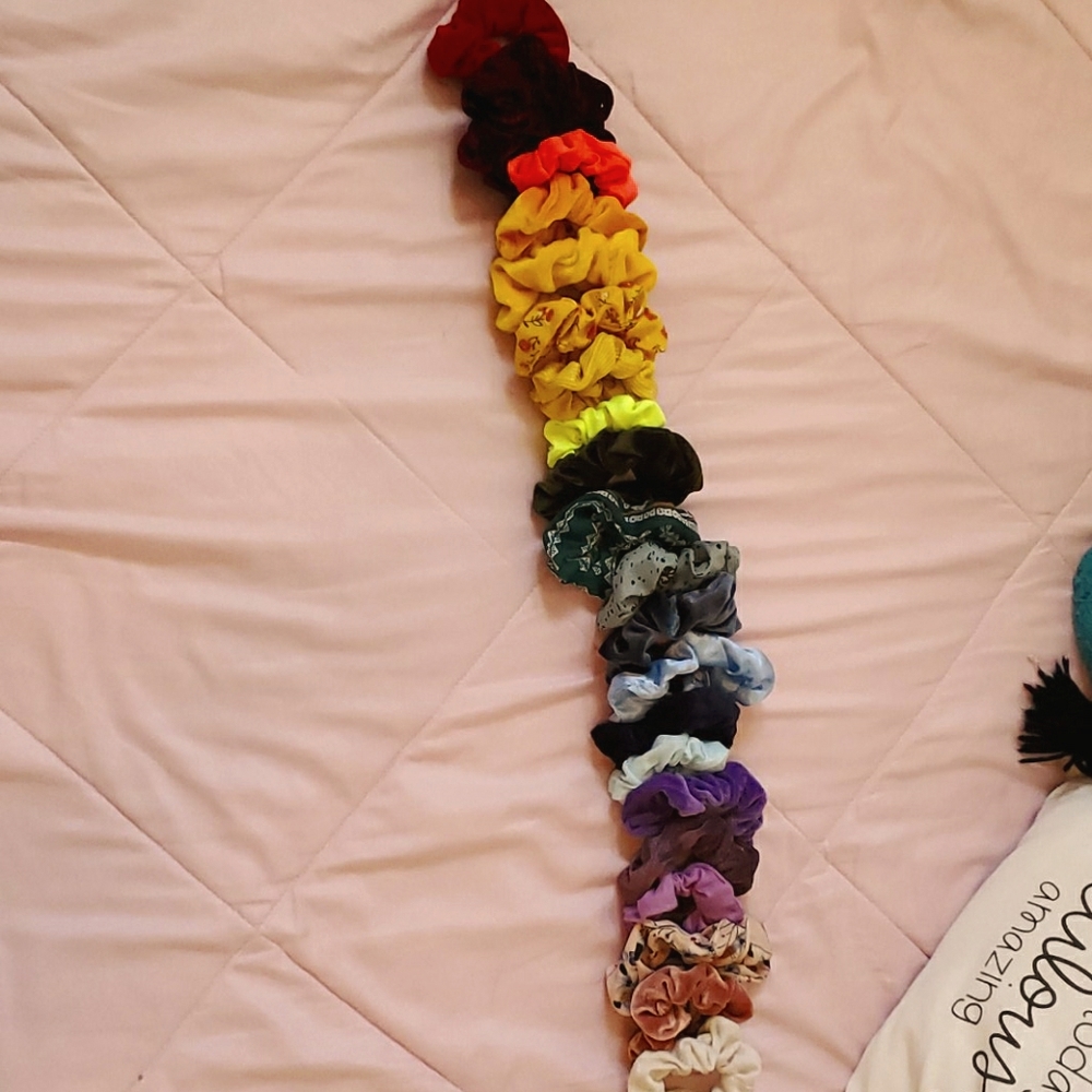 Individual scrunchies!!✌💎